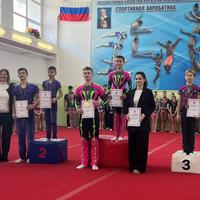 Около 100 спортсменов